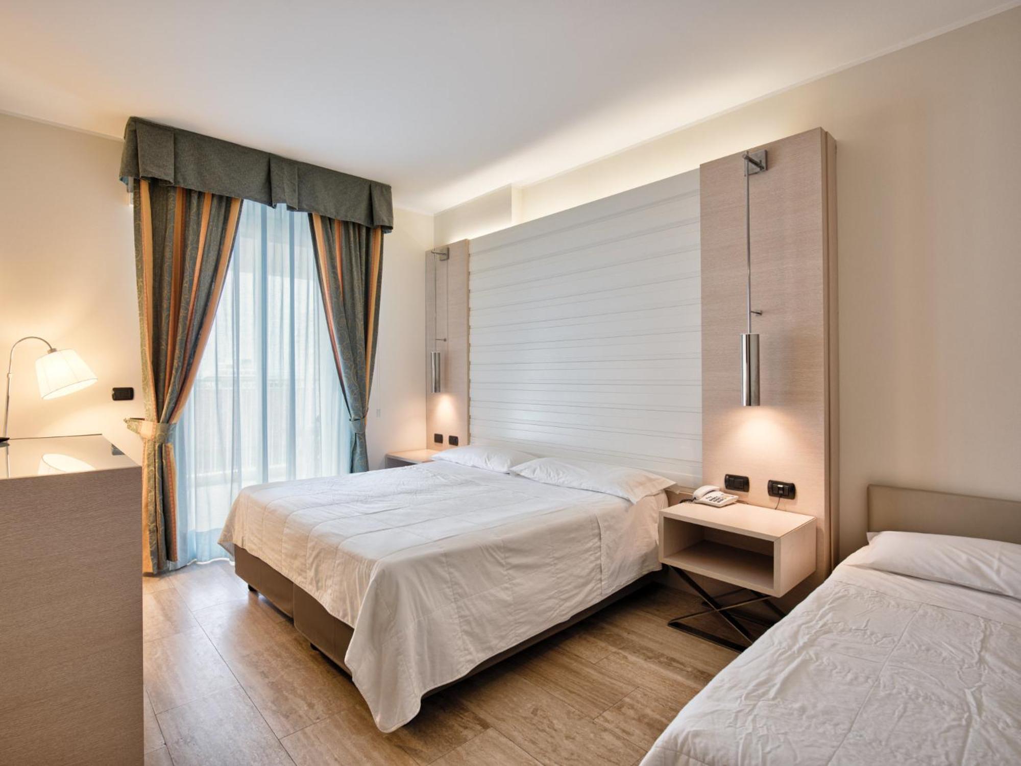 Hotel Columbus Линяно Сабиадоро Екстериор снимка